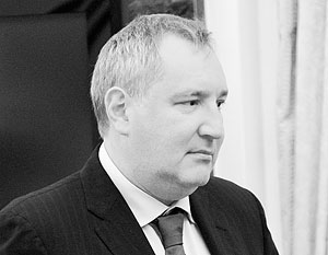 Рогозин пригрозил отодрать корму «Мистраля» и вернуть в Россию