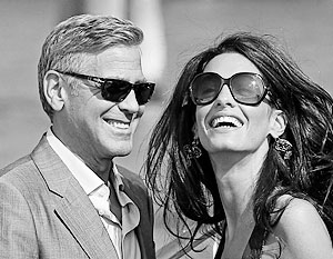 Клуни женился в Венеции на защитнице Ассанжа