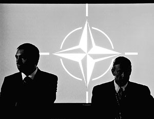 Правящая коалиция в Киеве первым делом задумалась не о спасении страны, а о том, как привести ее в НАТО