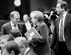 Дональда Туска (слева) считают неформальным лидером антироссийского лобби в ЕС