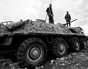 Мятежники-хуситы взяли большую часть Йемена под контроль, вынудили президента бежать, но столкнулись с военной мощью нефтяных монархий и их союзников