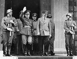 Премьер-министр Румынии Йон Антонеску и канцлер Германии Адольф Гитлер