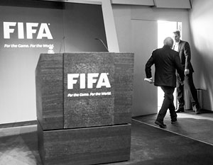 Блаттер решил сложить полномочия президента ФИФА после коррупционного скандала