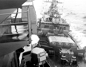 Сторожевой корабль «Беззаветный» совершает навал на крейсер  США Yorktown, 1988 год