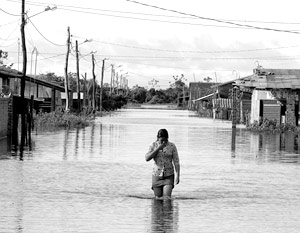 Цунами затопило города