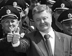 Петр Порошенко высоко оценил работу новой полиции Киева