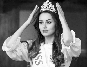 Прошлогодняя Мисс Украина Адриана Хасаншин, как ей припомнили организаторы нового конкурса, «имеет не совсем славянские корни»