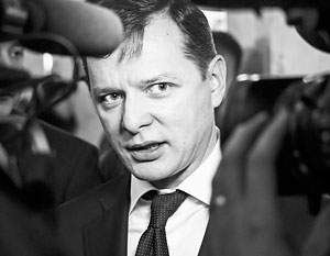 Уходя от Петра Порошенко, Олег Ляшко громко хлопнул дверью, однако политологи не исключают, что уже в декабре он постучится обратно
