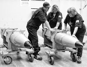 Внешне авиационные бомбы серии В61 напоминают ракету