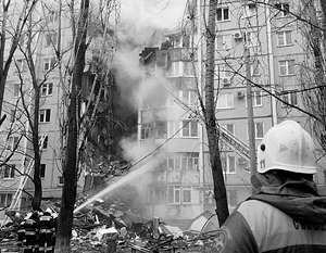 Спасатели продолжают работы на месте взрыва газа в жилом доме в Волгограде