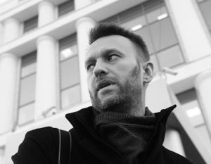 По мнению эксперта, Алексей Навальный не позволяет своим соратникам раскрутиться в медийные фигуры