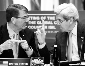 Конфликт глав Пентагона и Госдепа связывают в том числе с карьерными планами Картера и Керри