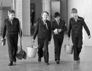 В советские времена уборка школы была делом школьников