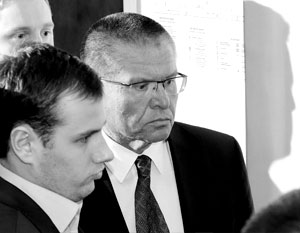 В здание суда Улюкаев был доставлен еще в качестве министра