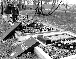 Вандалы осквернили Кунцевское кладбище