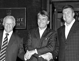 Председатель Верховной Рады Украины Александр Мороз, президент Украины Виктор Ющенко и премьер-министр Виктор Янукович