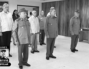 С Фиделем Кастро простились нынешний и, возможно, будущий лидеры Кубы (Мигель Диас-Канель – крайний слева, в белой рубашке)