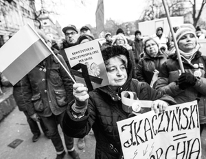 Лозунги польской оппозиции – «Мы защищаем демократию!» и «Сейм наш!»