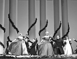 Фрагмент спектакля «Евгений Онегин» в постановке Музыкального Театра Станиславского