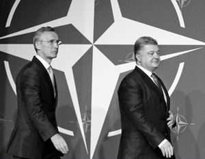 НАТО вряд ли последует призыву Киева и пустит Украину в альянс (на снимке слева генсек НАТО Йенс Столтенберг)