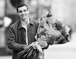 Российские мужчины 8 марта теперь не только дарят цветы любимым женщинам, но и постят свои поздравления в Сети