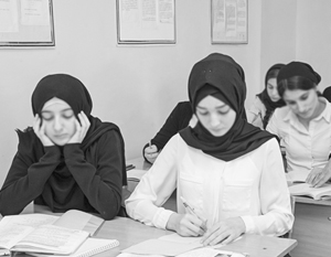 В России однозначного мнения о том, насколько правильным разрешать ношение хиджаба в школах, нет