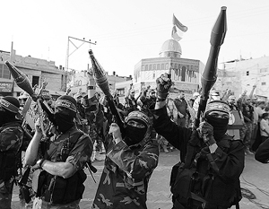Военное шоу ХАМАС в знак протеста против металлоискателей