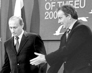 Президент России Владимир Путин и председатель Совета ЕС премьер-министр Великобритании Тони Блэр перед началом пресс-конференции по итогам саммита Россия – ЕС