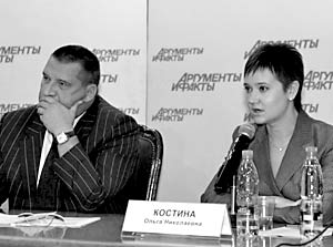Руководитель «Сопротивления» Ольга Костина и Алексей Александров на круглом столе, посвященном проблемам защиты свидетелей