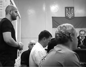Вопреки приговору суда, Сергей Долженков (на фото слева) так и не вышел на свободу – ему придумали новое обвинение