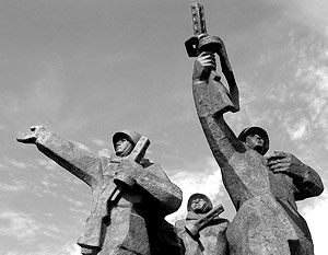 Рижские националисты намерены инициировать вопрос о сносе мемориала советским воинам-освободителям