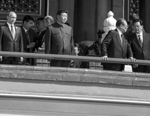 Парад в Пекине 3 сентября 2015 года – Путин, Си Цзиньпин и два бывших генсека, Цзян Цзэминь и Ху Цзиньтао