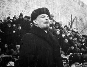 К 10 утра Ленин через СМИ заявлял о том, что «Временное правительство низложено», хотя министры еще заседали в Зимнем дворце