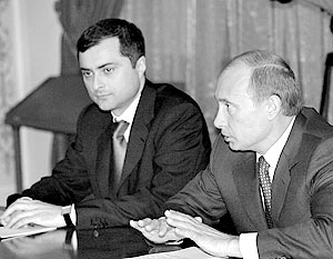 Заместитель главы администрации президента РФ Владислав Сурков и президент России Владимир Путин