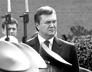 Виктор Янукович привез оружие