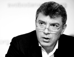 Немцов может удостоиться переименования площади в свою честь. Но это делается ради того, чтобы была возможность «показать средний палец российскому посольству» 