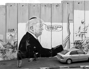 Такого Трампа нарисовали на стене, которую Израиль построил на границе с палестинскими территориями, около Хеврона