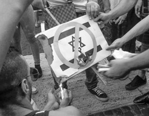 На сожжение израильского флага у Бранденбургских ворот вынуждены были откликнуться все ведущие политики Германии