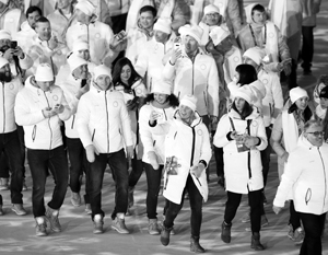 Российские спортсмены на церемонии закрытия. Флаги им так и не вернули