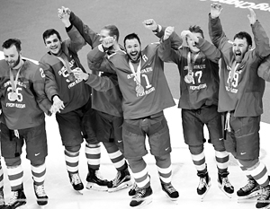 Российские хоккеисты отпраздновали победу исполнением нашего гимна