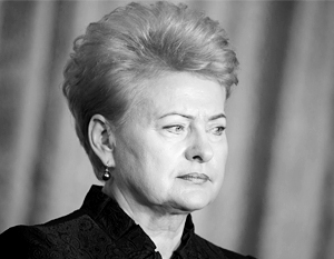 Враги Грибаускайте, возмущенные авторитарным стилем ее правления, решили сделать президента «хромой уткой» и вышвырнуть из литовской политики