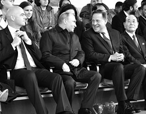 Владимир Путин с президентом Панамы Хуаном Карлосом Варелой и председателем президиума Верховного народного собрания КНДР Ким Ен Намом
