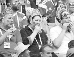 Футбольные фанаты выбрали кокошники как символ России