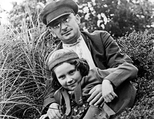 Лаврентий Берия с дочерью Сталина