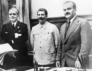 Иоахим фон Риббентроп, Иосиф Сталин и Вячеслав Молотов