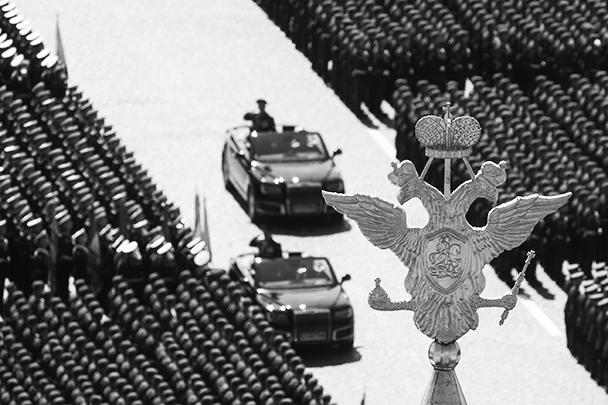24 июня на Красной площади в Москве прошел главный парад в честь 75-й годовщины Победы в Великой Отечественной войне. В нем приняли участие более 14 тыс. военнослужащих из России и 13 иностранных государств, а также свыше 200 единиц техники, в том числе новейшей