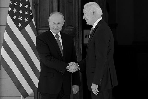 Президенты России и США Владимир Путин и Джо Байден встретились на вилле Ла Гранж в Женеве. У входа на виллу лидеры обменялись улыбками и рукопожатием. Это первый российско-американский саммит с лета 2018 года, когда Путин встречался с Дональдом Трампом в Хельсинки