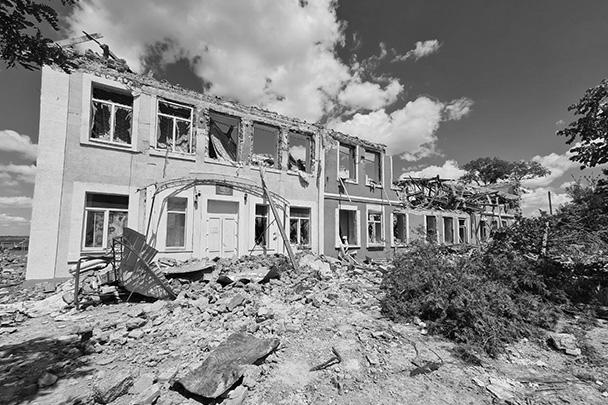 Село Раковка, Бериславский район Херсонской области. Все, что осталось от местной общеобразовательной школы после обстрелов ВСУ