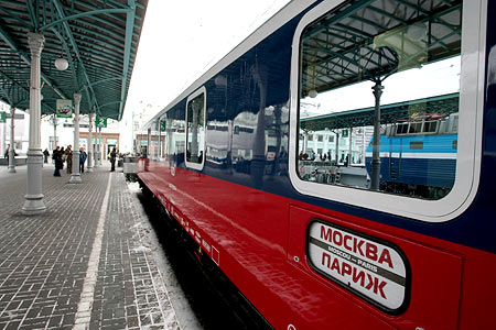 Москва париж. Поезд Берлин Париж. Международный поезд Москва-Париж. Поезд Москва Берлин Париж. Москва Париж ЖД.