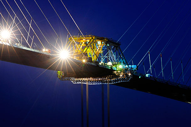 Историческое событие произошло во Владивостоке – стыковка двух секций моста, строящегося через бухту Босфор Восточный на остров Русский. Рекордный в мировой практике 1104-метровый русловый пролет сомкнут
